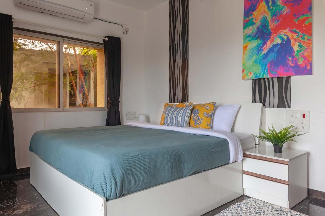 Stayvista'S Vine & Splash - Riverside Villa With An Infinity Pool And Indoor Games Karjat Exterior foto