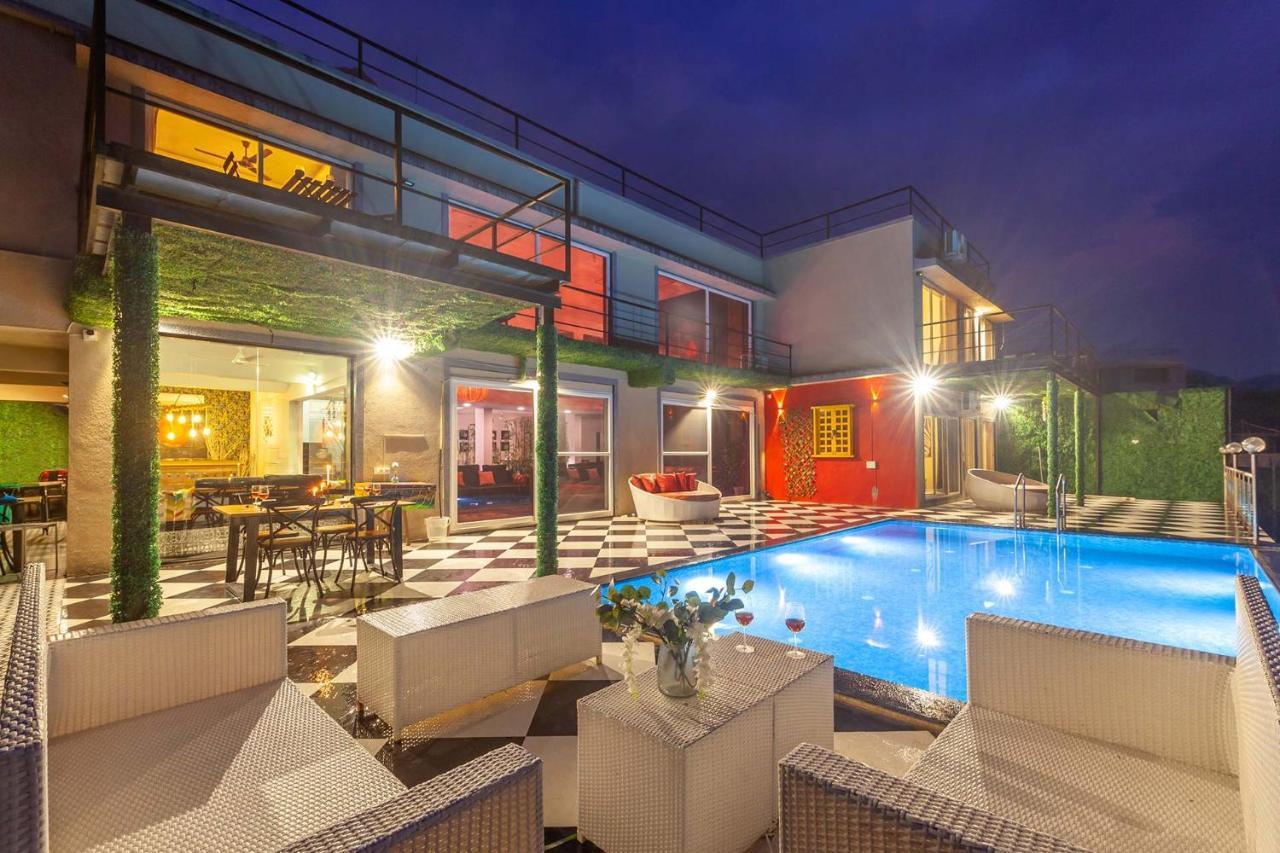 Stayvista'S Vine & Splash - Riverside Villa With An Infinity Pool And Indoor Games Karjat Exterior foto